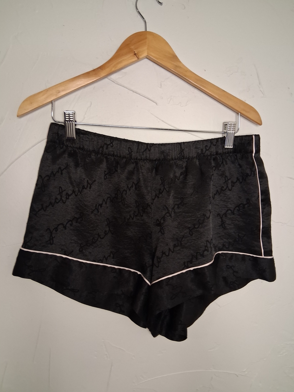 Victoria’s Secret Black Satin Pajama Set Medium Button Down Shorts Silky Sleepwe - Picture 5 of 10